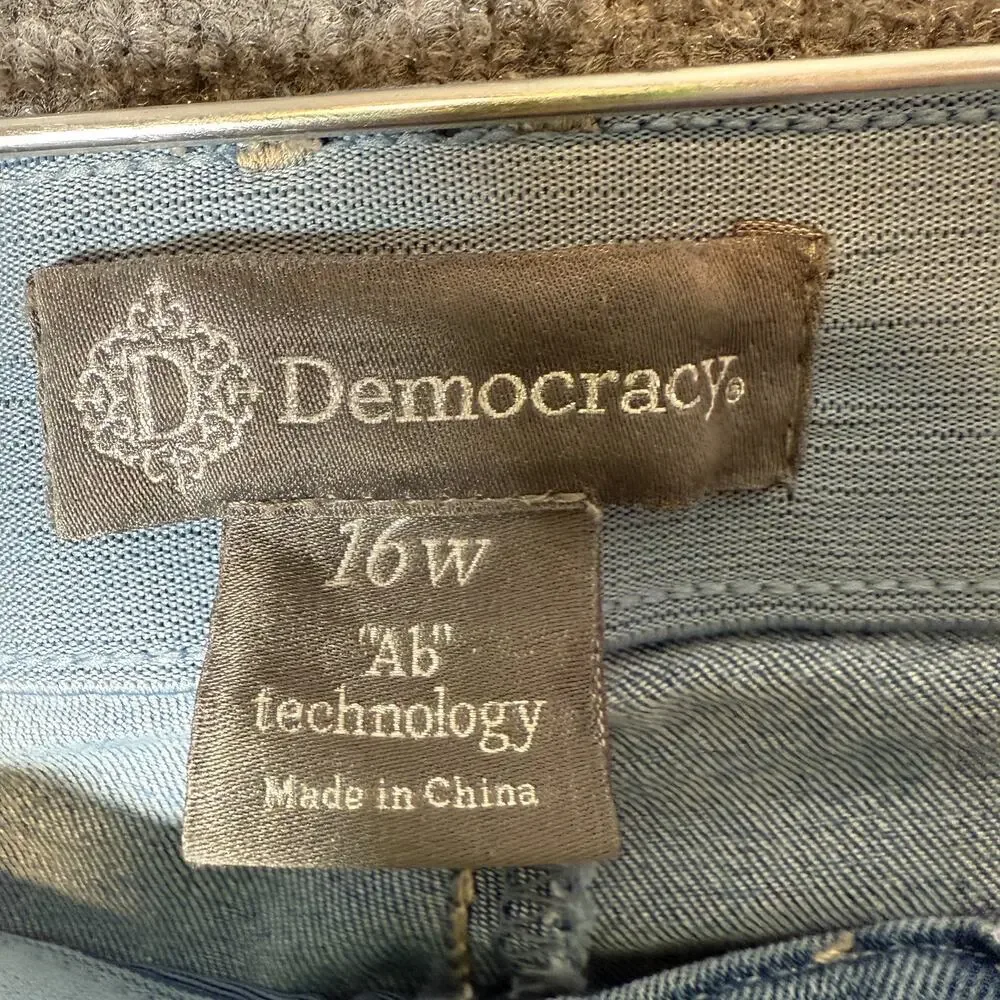 Democracy Jeans Womens 16 Blue Denim AB Technology Cropped Frayed Hem Light Wash